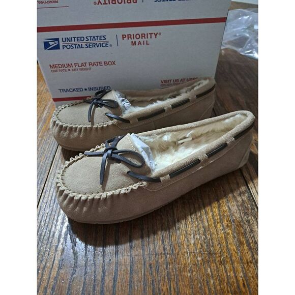 New Size 7 Weestep Tan Faux Fur Lined Memory Foam Moccasin Slippers House Shoes - Picture 1 of 5